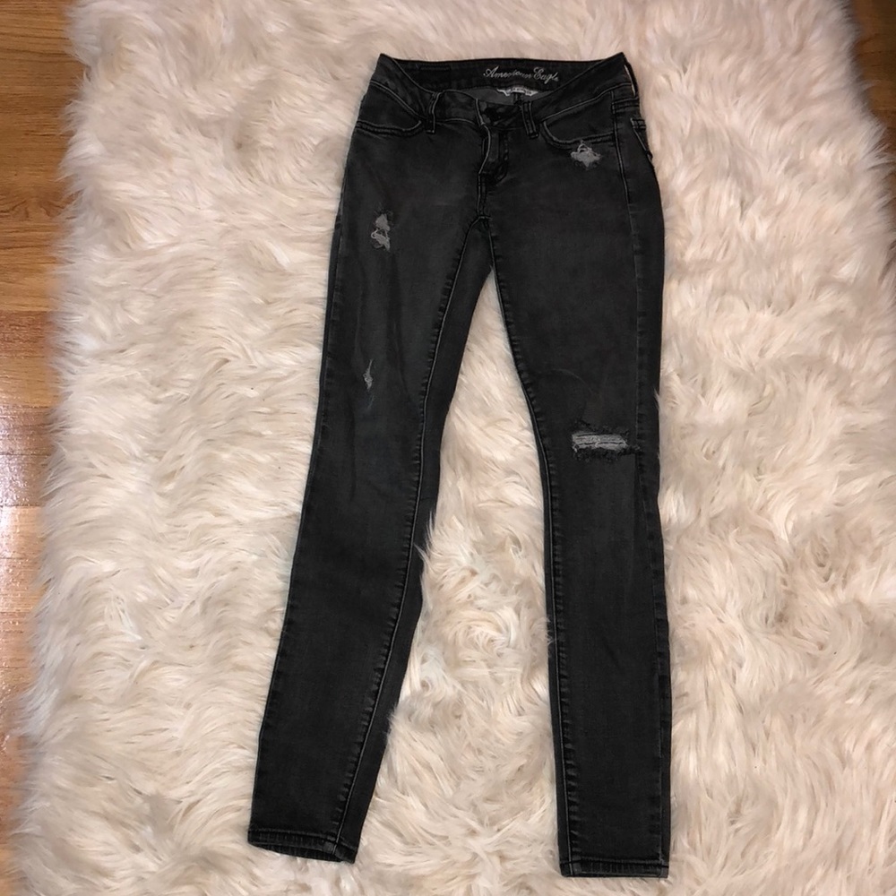 American Eagle distressed skinny jegging
